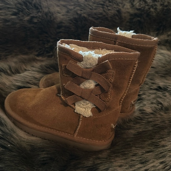 KOOLABURRA UGGS Boots Brown Kids bows size toddler sz 10 - Picture 1 of 7